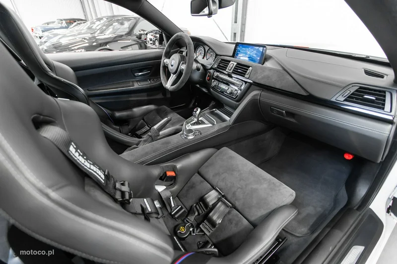 BMW M4 F82 30