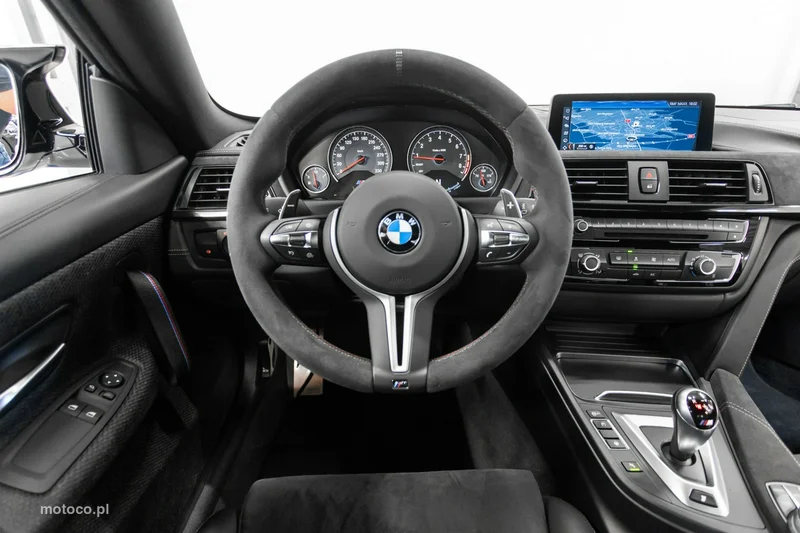 BMW M4 F82 32
