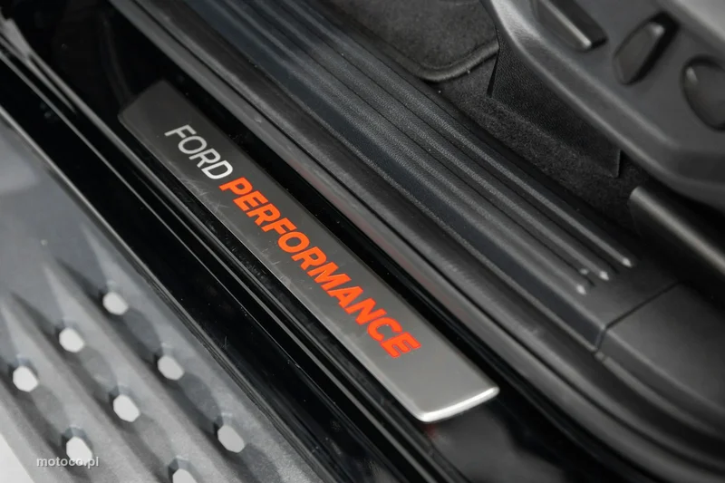 Ford Ranger Raptor 32
