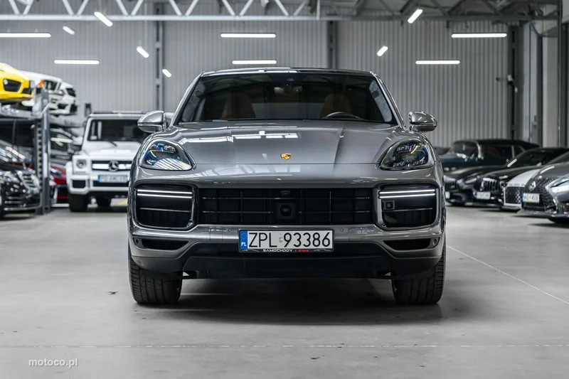 Porsche Cayenne 9YA Cayenne Turbo 2
