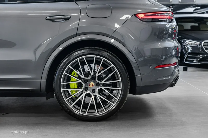 Porsche Cayenne 9YA Cayenne Turbo 14