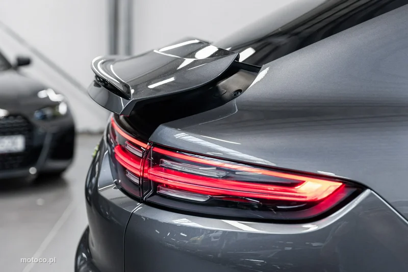 Porsche Cayenne 9YA Cayenne Turbo 16
