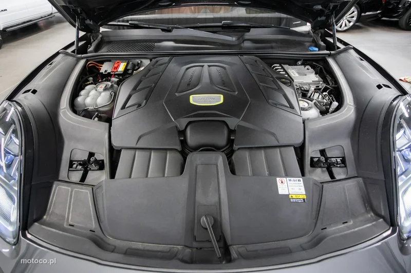 Porsche Cayenne 9YA Cayenne Turbo 18