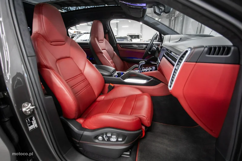 Porsche Cayenne 9YA Cayenne Turbo 22