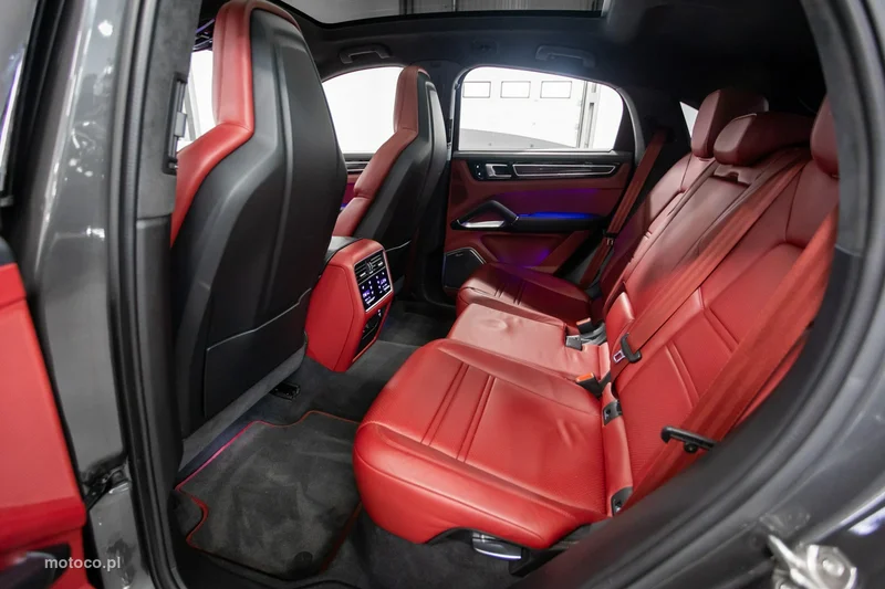 Porsche Cayenne 9YA Cayenne Turbo 23