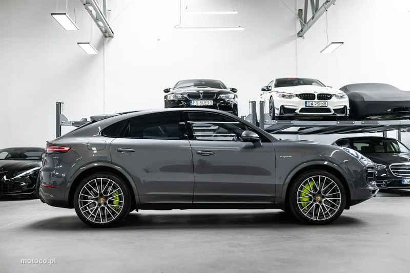 Porsche Cayenne 9YA Cayenne Turbo 4
