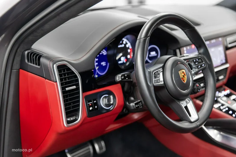 Porsche Cayenne 9YA Cayenne Turbo 32