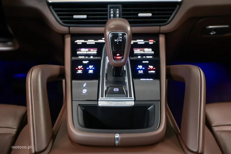 Porsche Cayenne 9YA 28