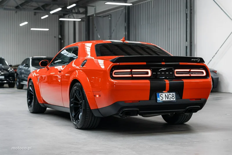 Dodge Challenger 11