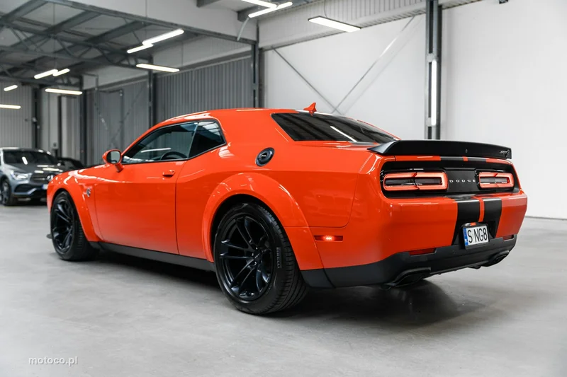 Dodge Challenger 12