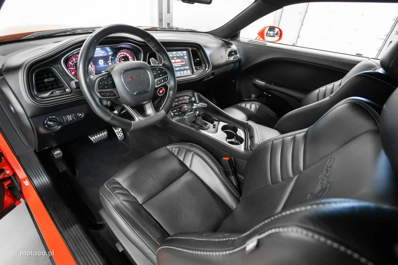 Dodge Challenger 23