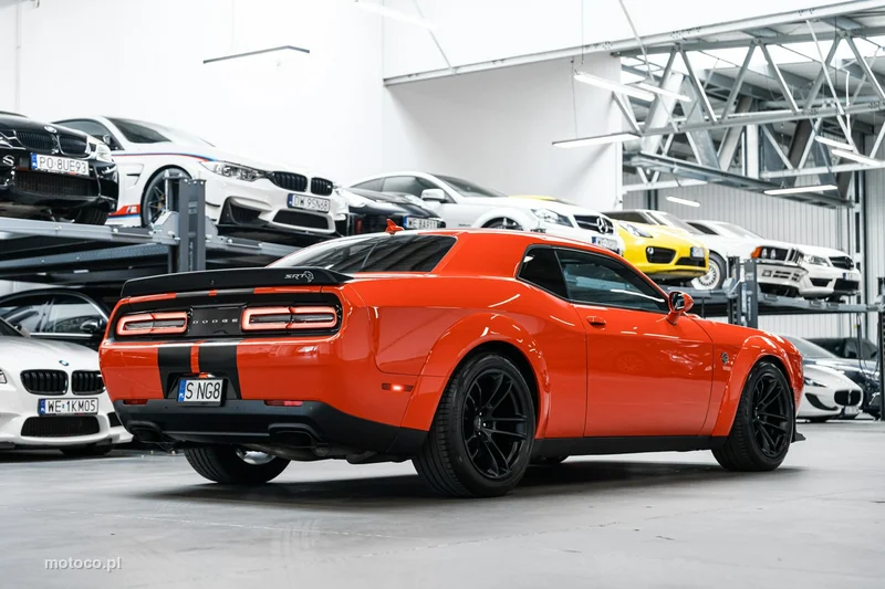 Dodge Challenger 48