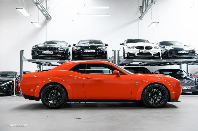 Dodge Challenger 8
