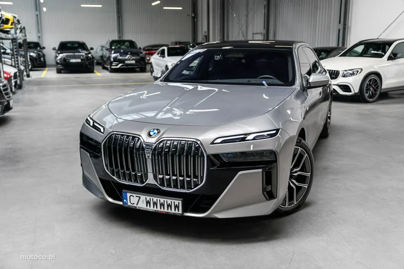 BMW Seria 7 G70 740 2