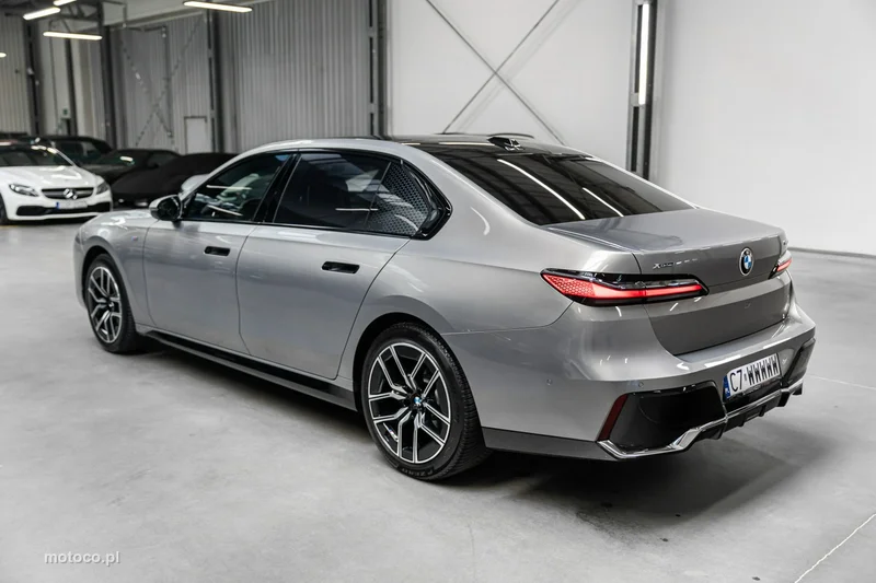 BMW Seria 7 G70 740 12
