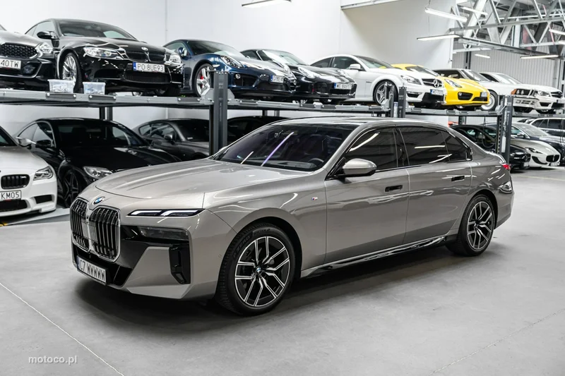 BMW Seria 7 G70 740 14
