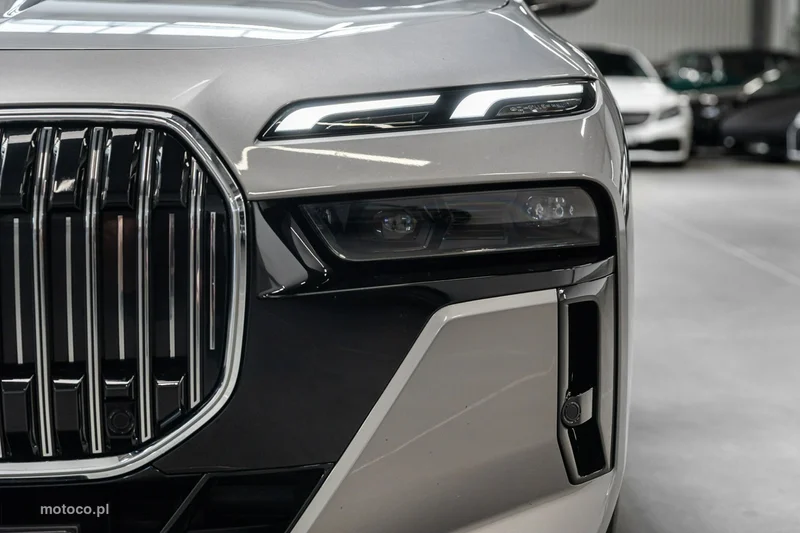BMW Seria 7 G70 740 15