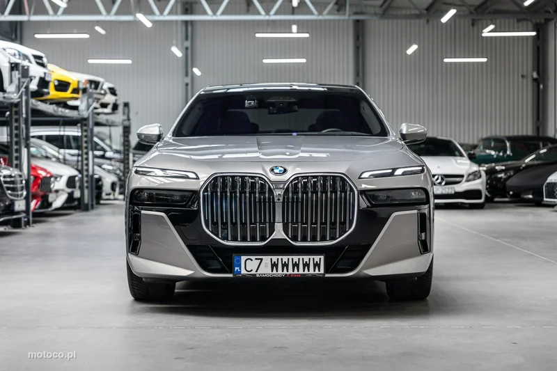 BMW Seria 7 G70 740 3