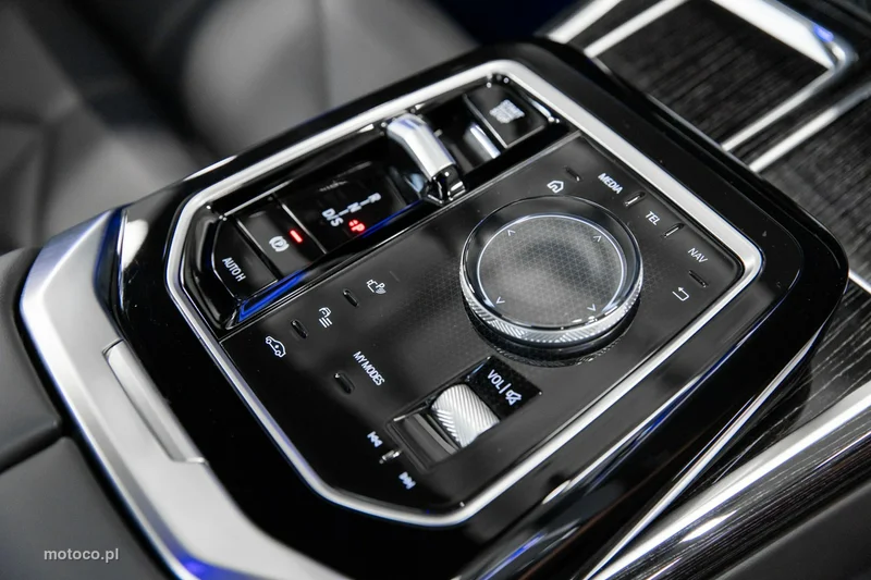 BMW Seria 7 G70 740 35