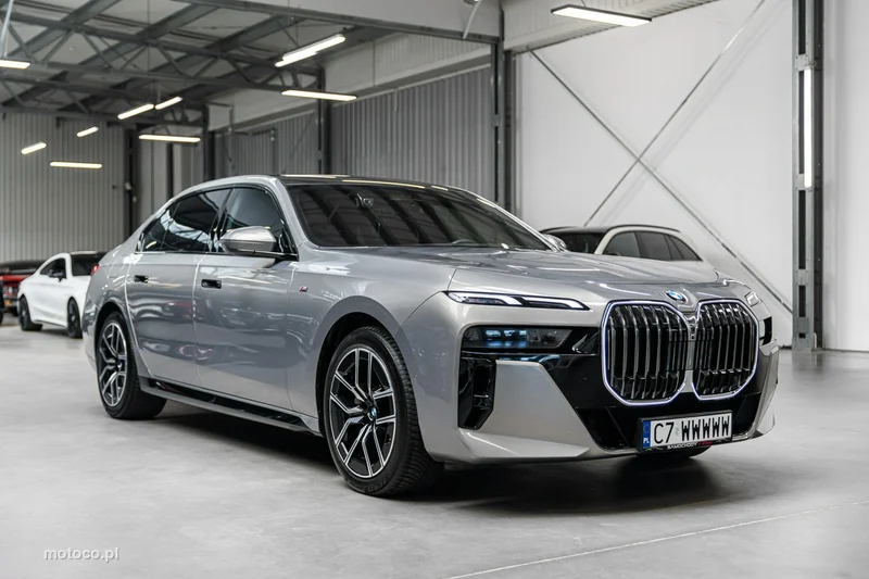 BMW Seria 7 G70 740 6