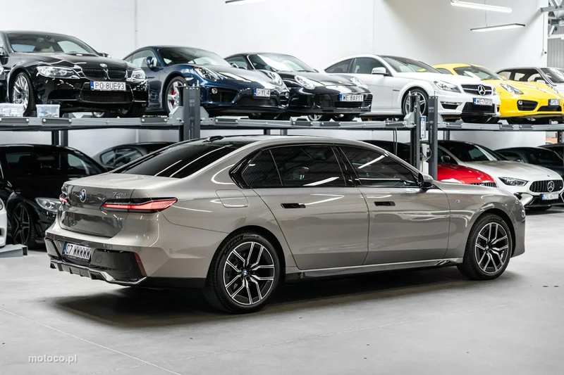 BMW Seria 7 G70 740 9