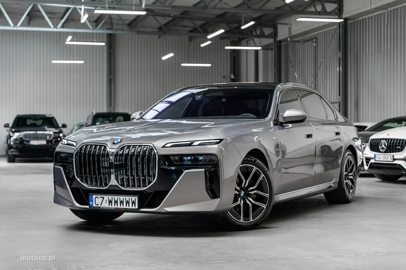 BMW Seria 7 G70 740 2