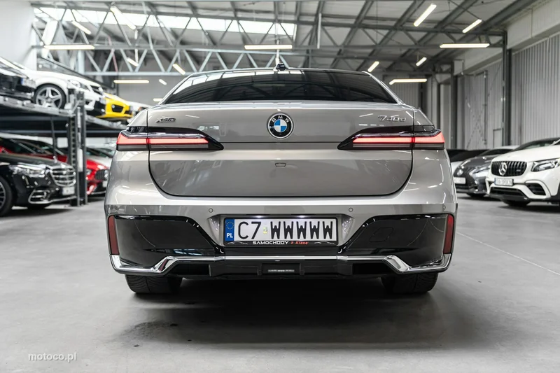 BMW Seria 7 G70 740 57