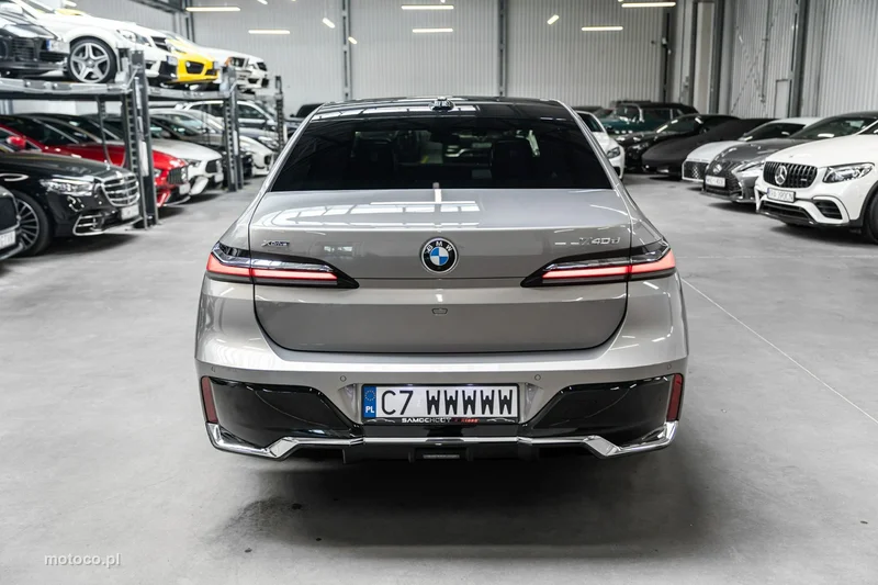 BMW Seria 7 G70 740 9