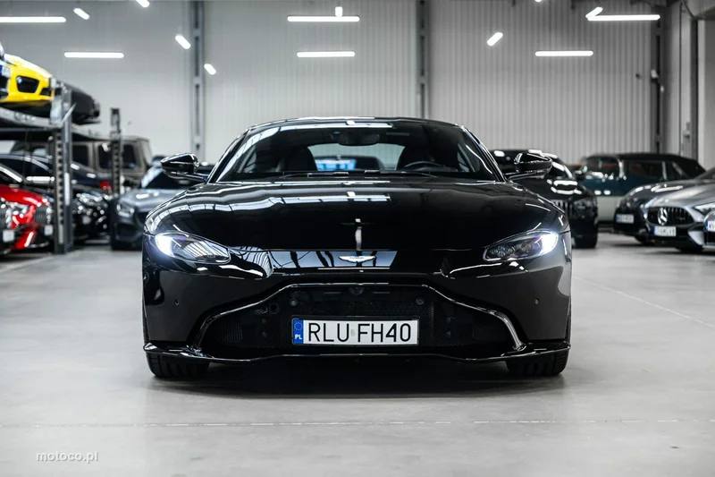 Aston Martin Vantage 2