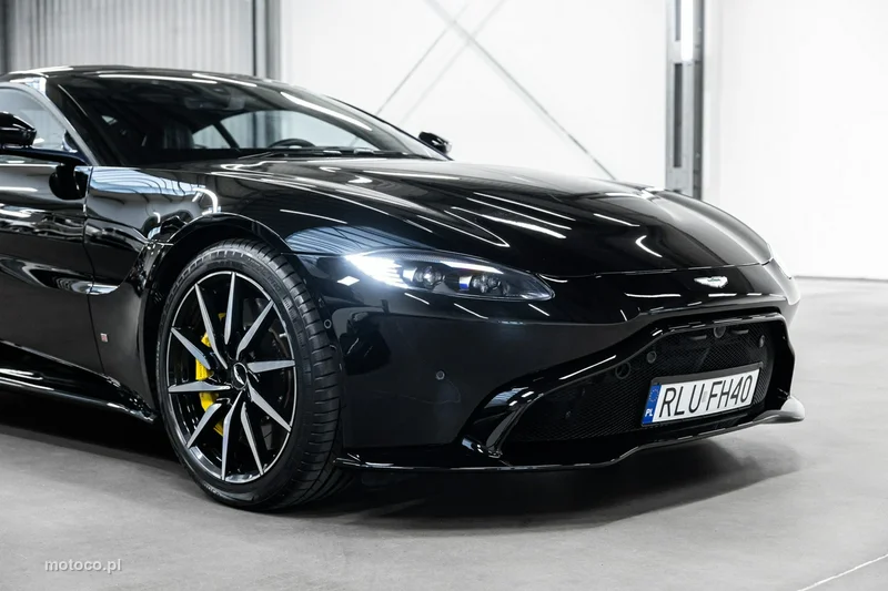 Aston Martin Vantage 11