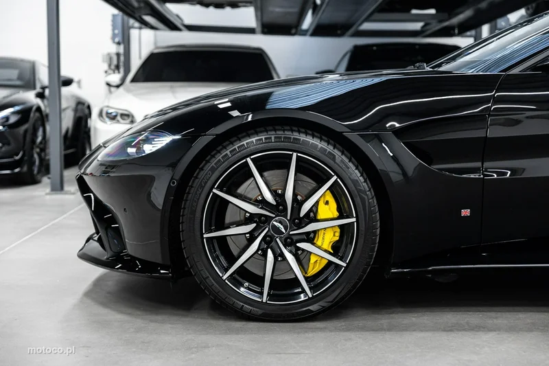 Aston Martin Vantage 14