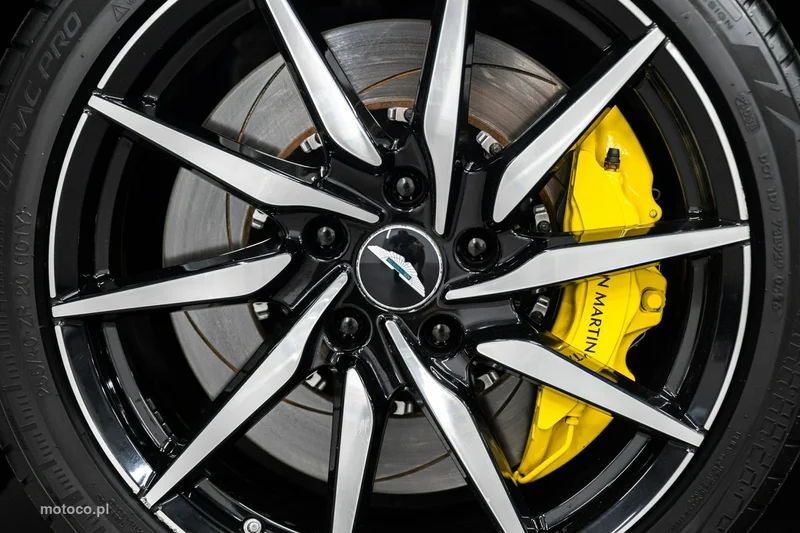 Aston Martin Vantage 16