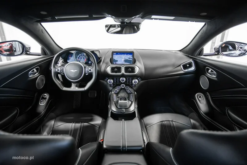 Aston Martin Vantage 22