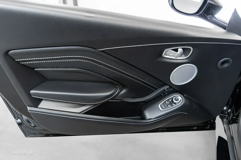 Aston Martin Vantage 28