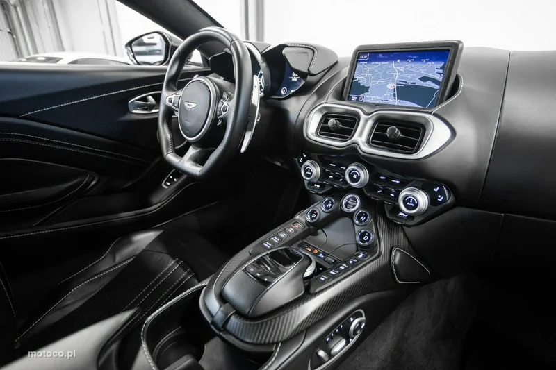 Aston Martin Vantage 31