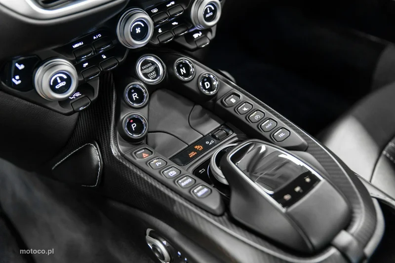 Aston Martin Vantage 33