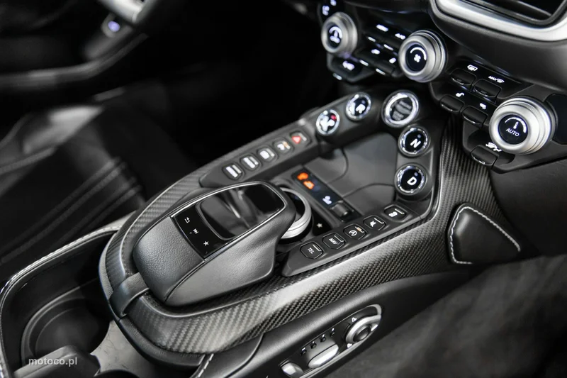 Aston Martin Vantage 36