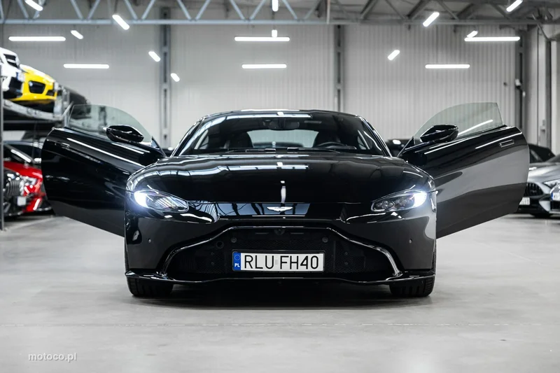 Aston Martin Vantage 52