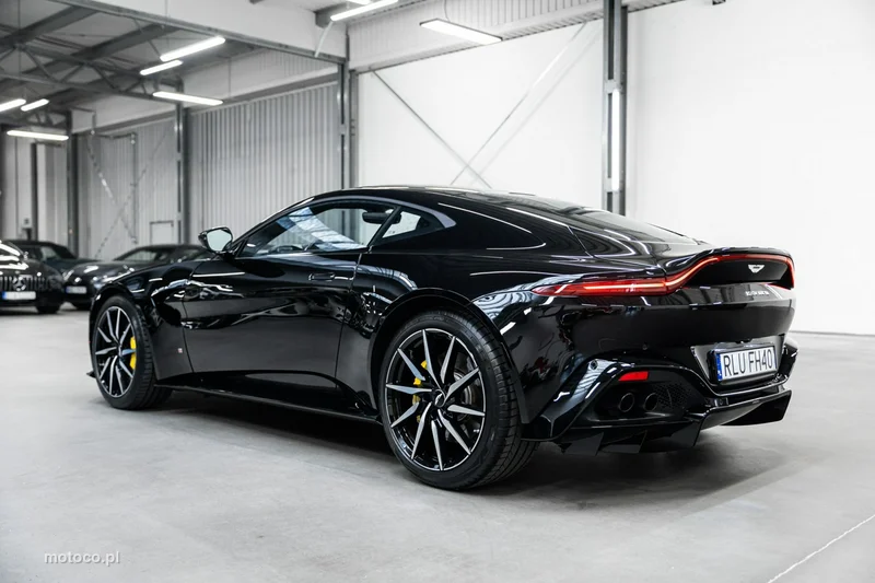 Aston Martin Vantage 9