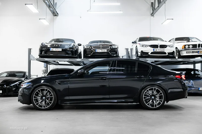 BMW M5 F90 8