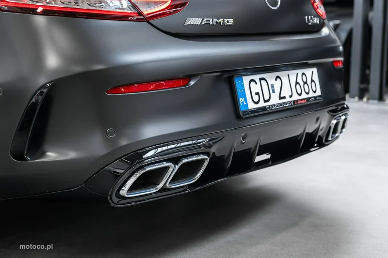 Mercedes-Benz Klasa C W205 C 63 AMG 21
