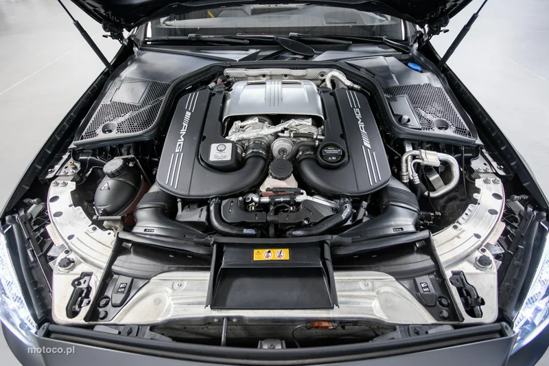 Mercedes-Benz Klasa C W205 C 63 AMG 22