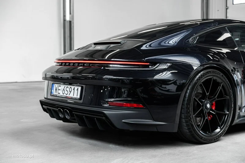 Porsche 911 992 16