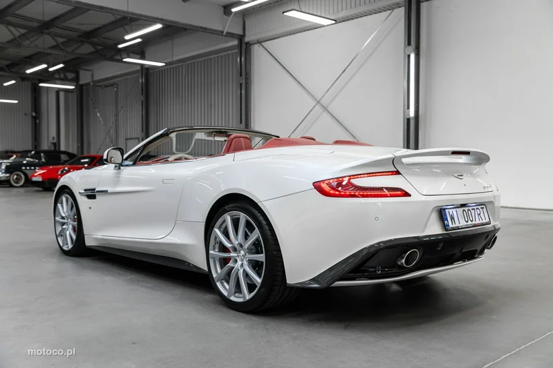 Aston Martin Vanquish 11