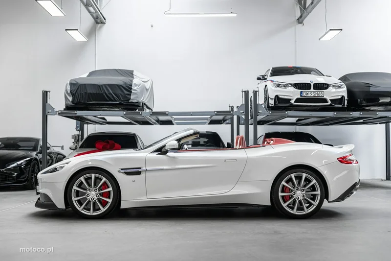 Aston Martin Vanquish 12