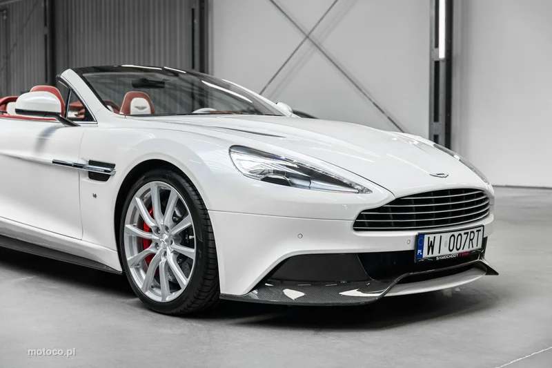 Aston Martin Vanquish 16
