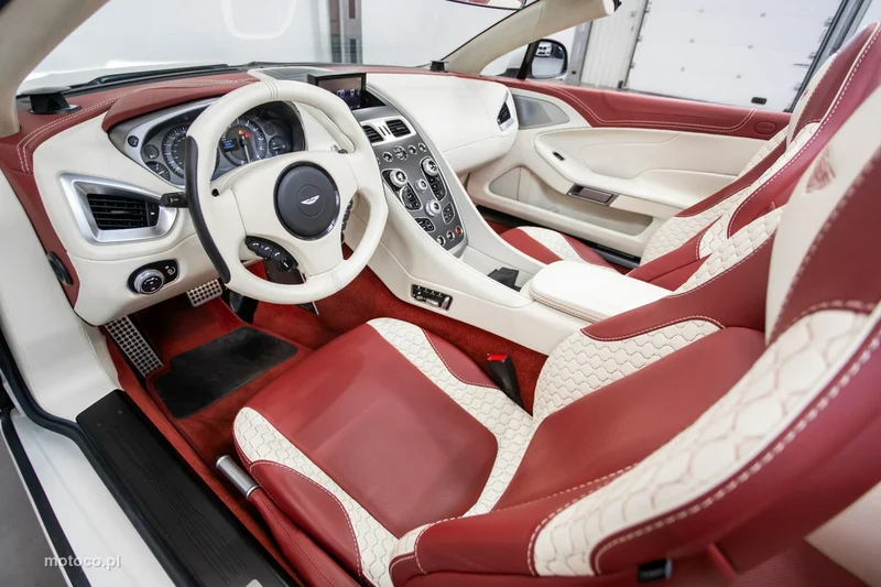 Aston Martin Vanquish 25