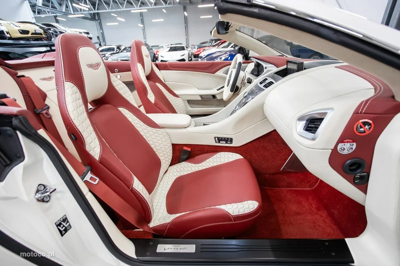 Aston Martin Vanquish 28