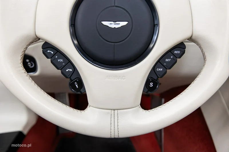 Aston Martin Vanquish 35