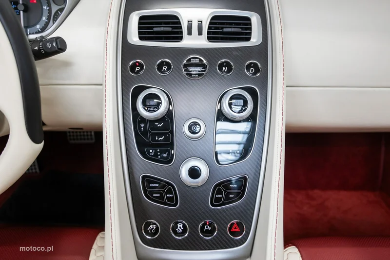 Aston Martin Vanquish 64